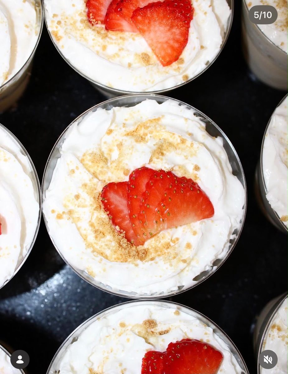 Vasitos de crema y fresa