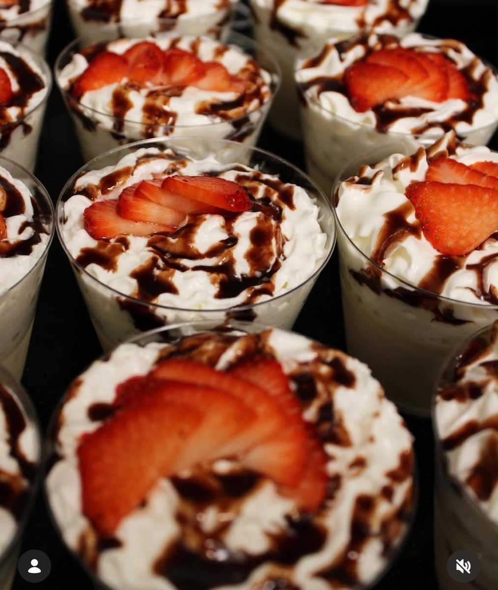 Vasitos con fresa y chocolate